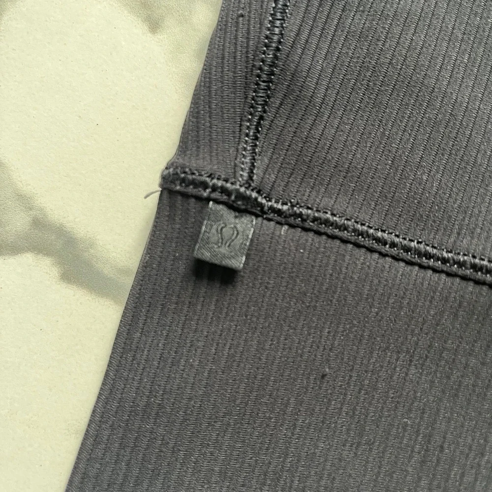 Lululemon Black Power Pivot Ribbed Tank Top Cropped Sz 2